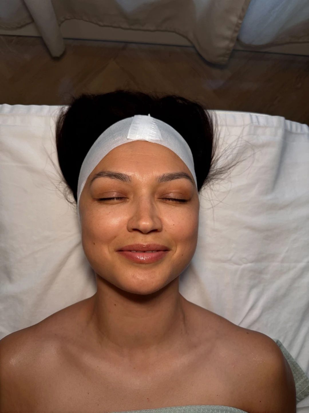 A relaxed face during the treatment: Brazilian means firm, but mindful